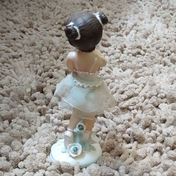 Ballerina Girl Figurine With Tutu Dark Hair Flower Accents 7 inches tall - Picture 6 of 8